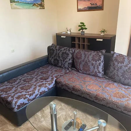 Charming, Floor, 1 Bedroom Appartement *