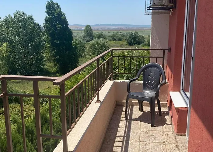 Charming, Floor, 1 Bedroom Appartement